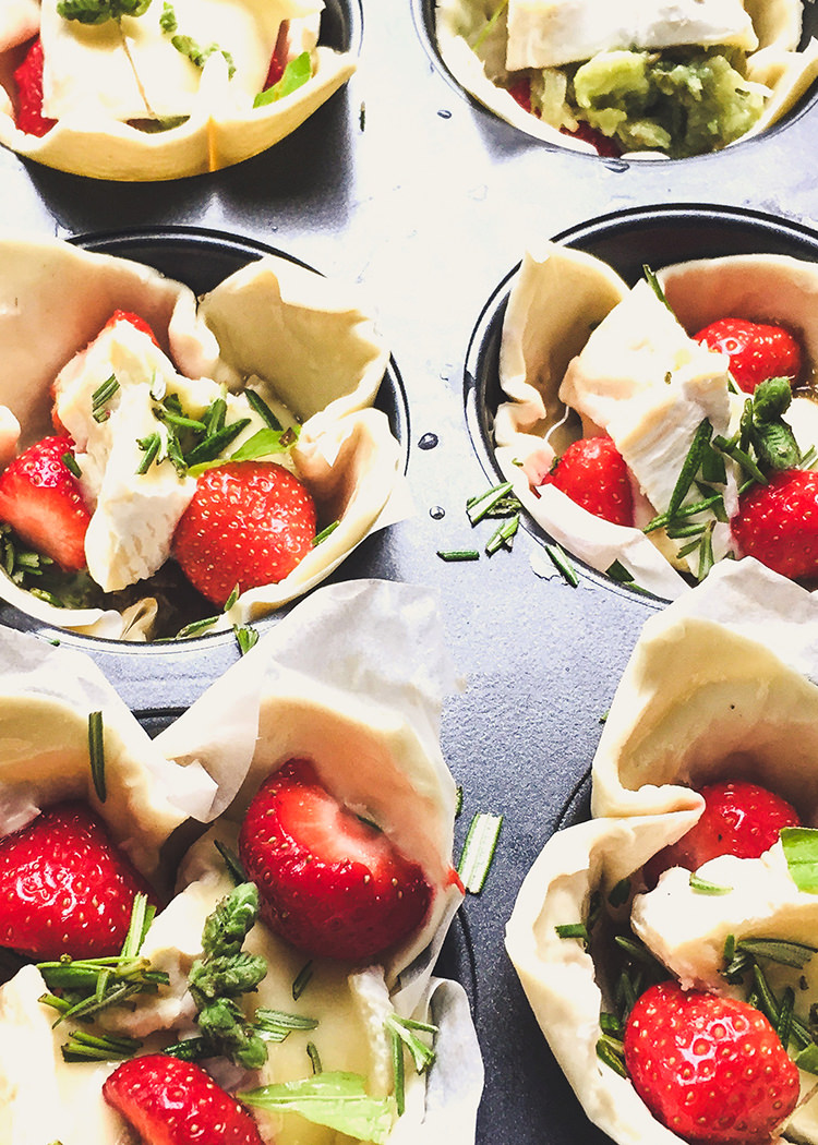 GEFÜLLTE BLÄTTERTEIG MUFFINS MIT CAMEMBERT